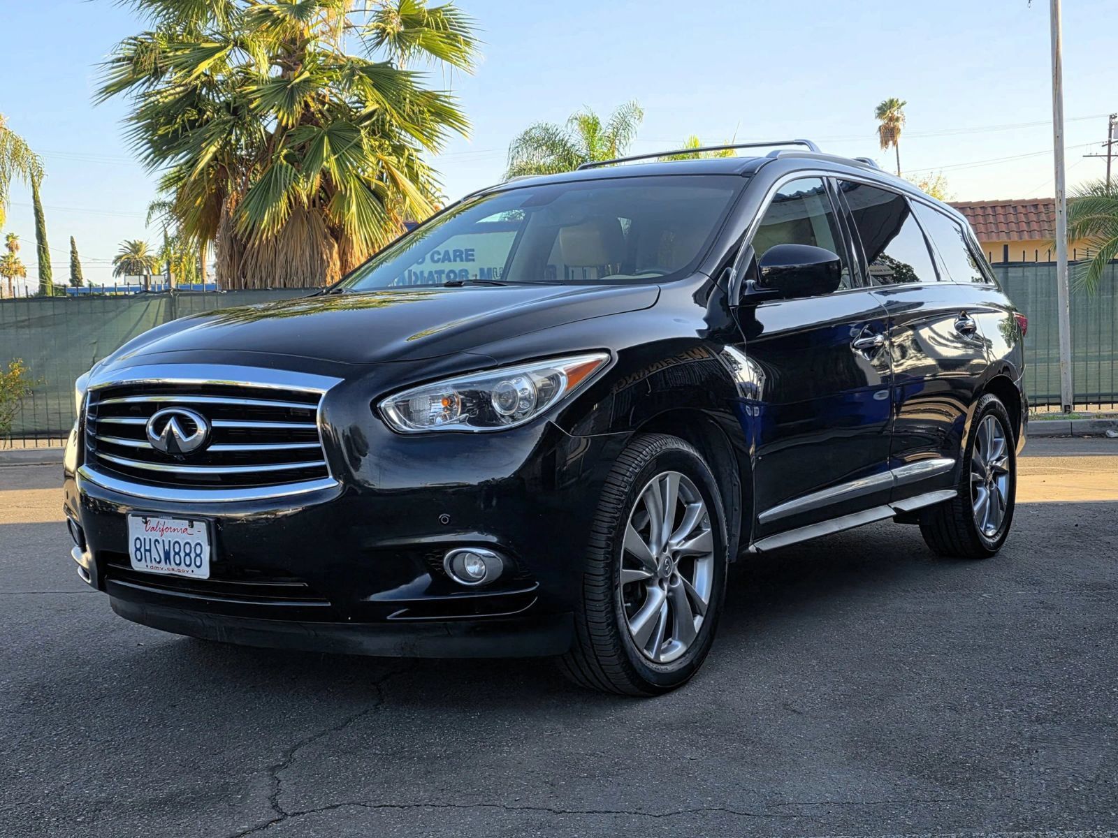 Used 2015 INFINITI QX60 FWD w/ Deluxe Touring Package image 1