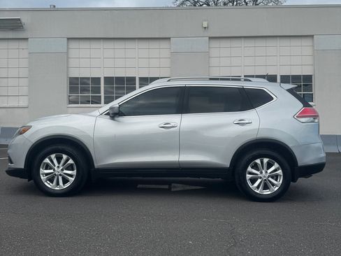 Used 2015 Nissan Rogue SV w/ SV Premium Package FWD image 4