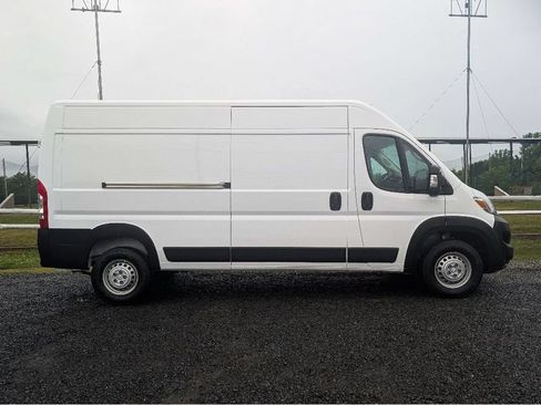 Used 2026 RAM ProMaster 2500 w/ Convenience Group FWD image 4