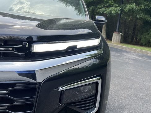 Used 2025 Chevrolet Traverse LT image 5