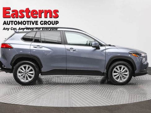 Used 2024 Toyota Corolla Cross LE image 4