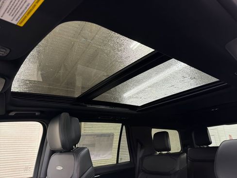 New 2026 Ford Expedition Platinum image 9