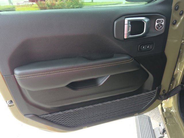 Used 2025 Jeep Gladiator Sport AWD/4WD image 19