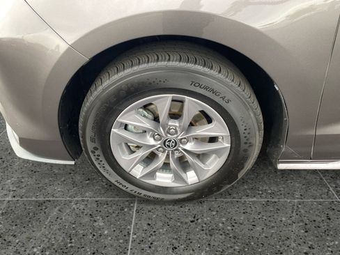 Used 2023 Toyota Sienna XLE FWD image 14