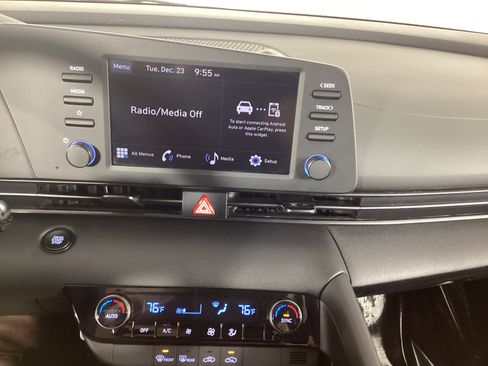 Certified 2025 Hyundai Elantra Sport image 18