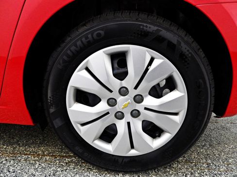 Used 2015 Chevrolet Cruze LS image 18