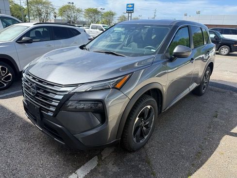 Used 2024 Nissan Rogue SV image 1
