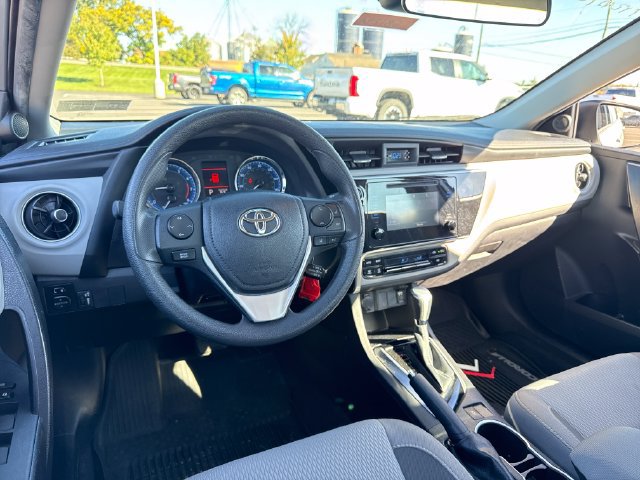 Used 2019 Toyota Corolla LE FWD image 19