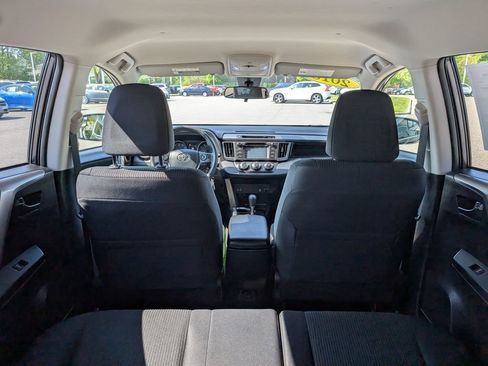 Used 2018 Toyota RAV4 LE AWD/4WD image 13