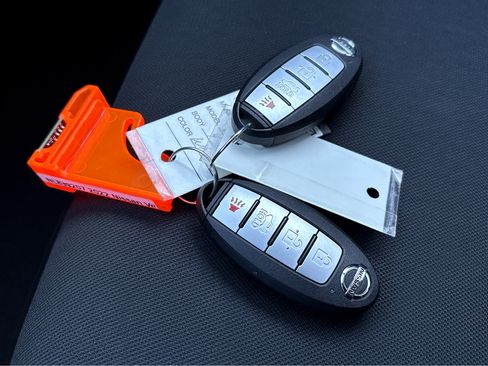 Certified 2022 Nissan Versa SV image 30