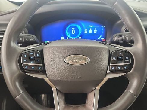 Used 2023 Ford Explorer Platinum w/ Technology Package image 12