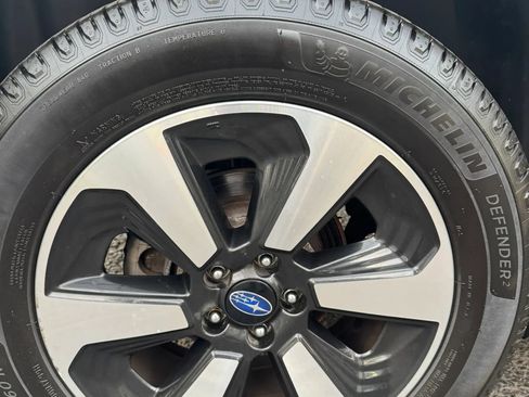 Used 2017 Subaru Forester 2.5i Premium AWD/4WD image 10