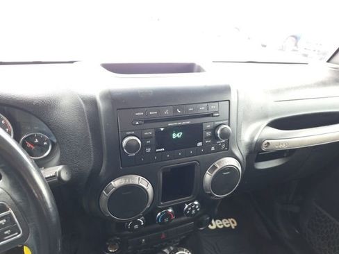 Used 2018 Jeep Wrangler Sport w/ Connectivity Group image 15