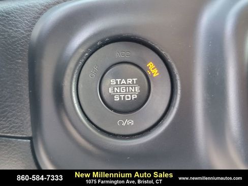 Used 2019 Jeep Wrangler Unlimited Sahara image 22