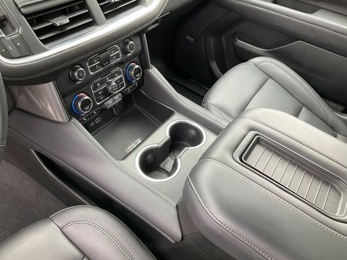 Certified 2024 Chevrolet Suburban Z71 w/ Luxury Package image 15