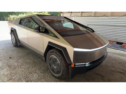 Used 2025 Tesla Cybertruck AWD Crew Cab image 6