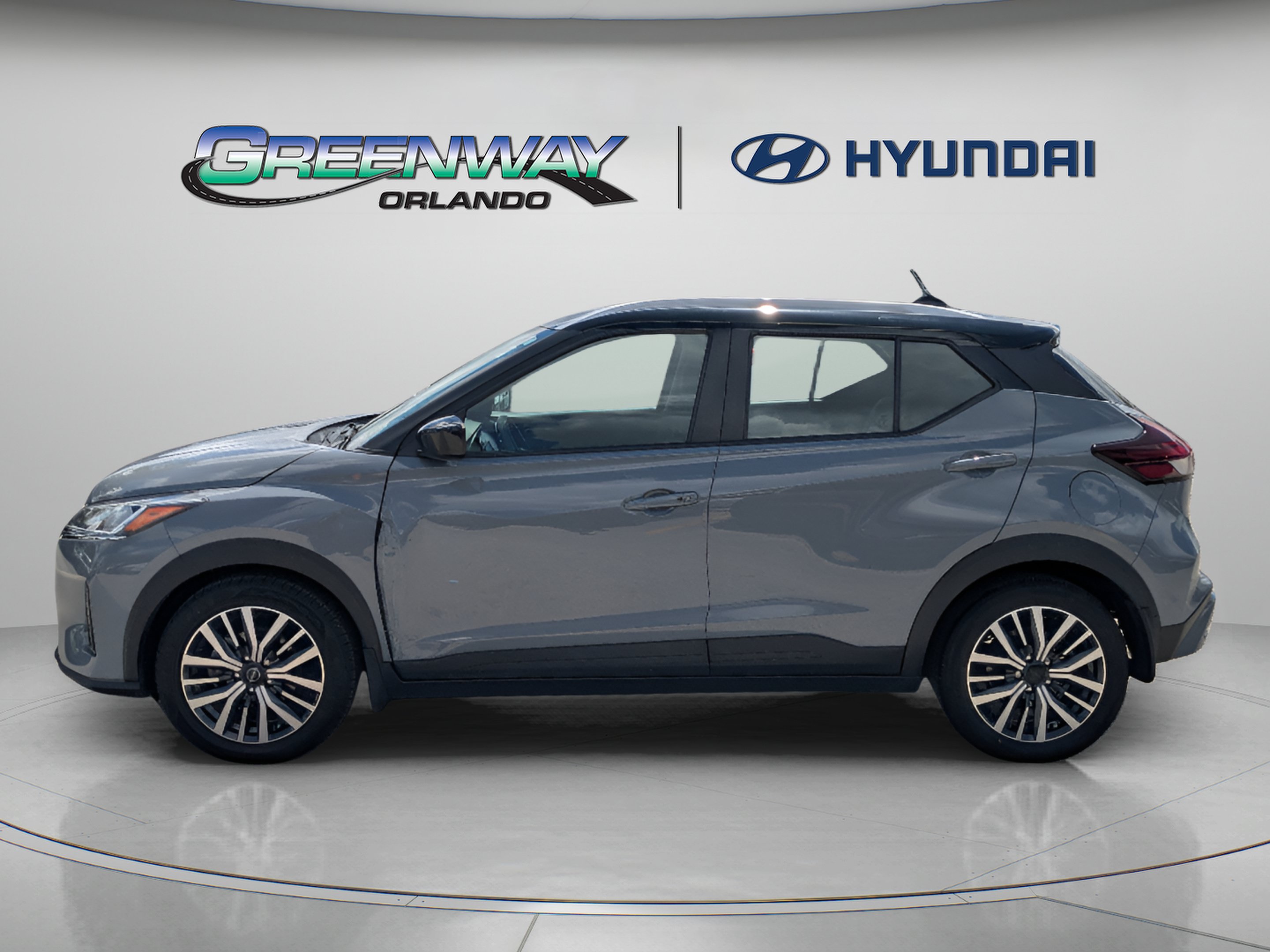 Used 2023 Nissan Kicks SV FWD image 4