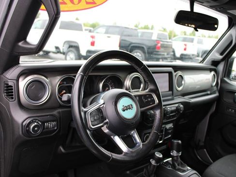 Used 2020 Jeep Wrangler Unlimited Sahara AWD/4WD image 22