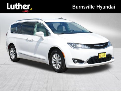 Used 2018 Chrysler Pacifica Touring-L Plus FWD image 1