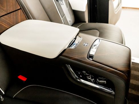 Used 2023 Rolls-Royce Cullinan w/ Cullinan Package image 27