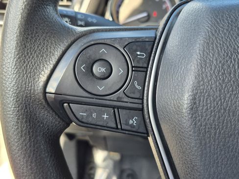Used 2019 Toyota Camry LE FWD image 29
