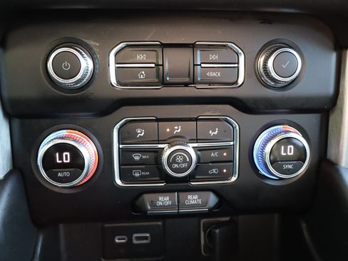 Used 2022 GMC Yukon SLE w/ Gmc Pro Safety Plus Package RWD image 30
