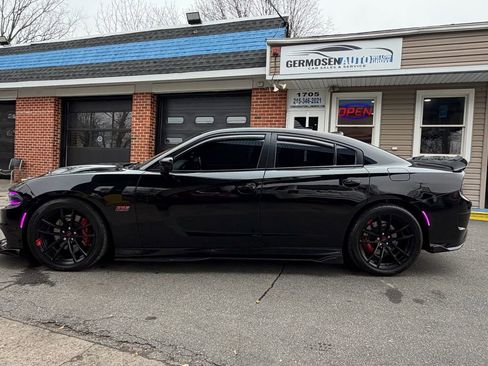 Used 2019 Dodge Charger Scat Pack w/ Plus Group image 2