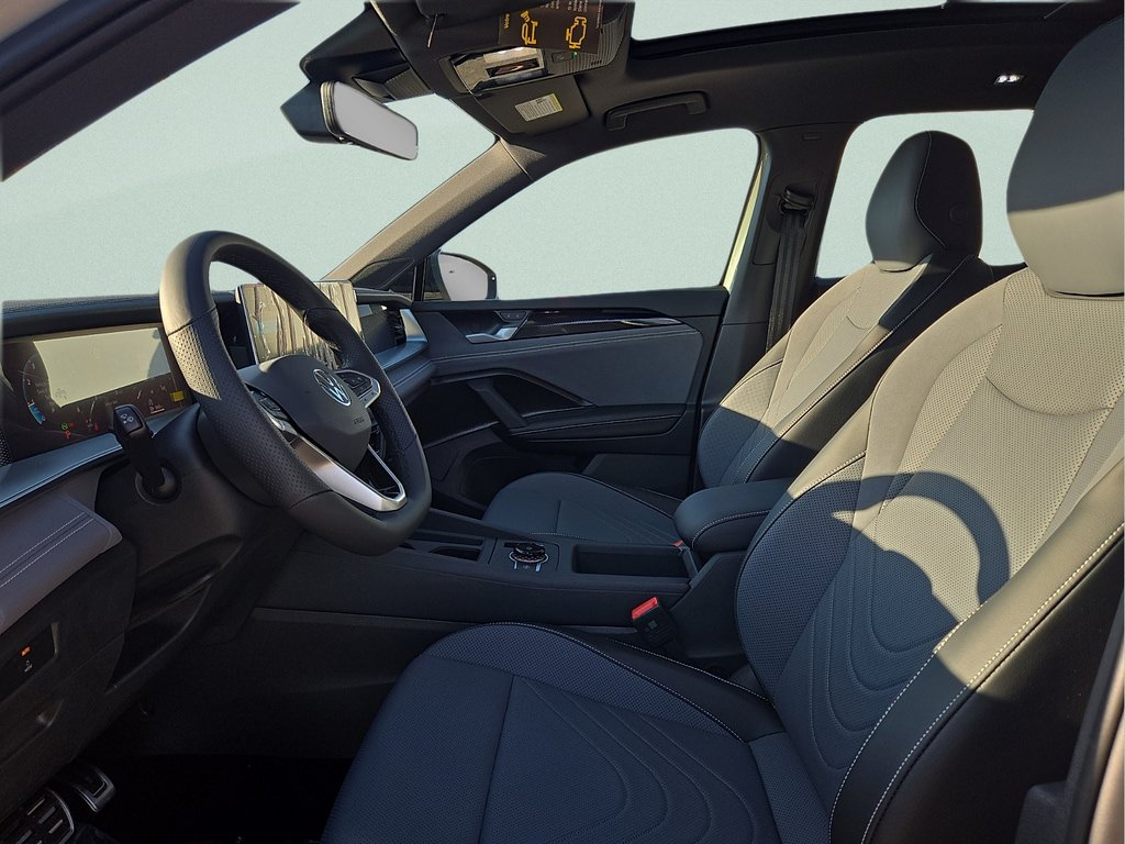 New 2026 Volkswagen Tiguan SE R-Line FWD image 15