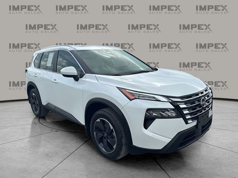 Used 2024 Nissan Rogue SV w/ SV Premium Package FWD image 7