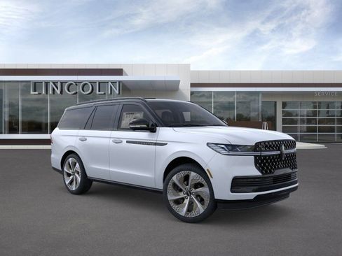 New 2026 Lincoln Navigator Black Label w/ Black Label Special Edition AWD/4WD image 7