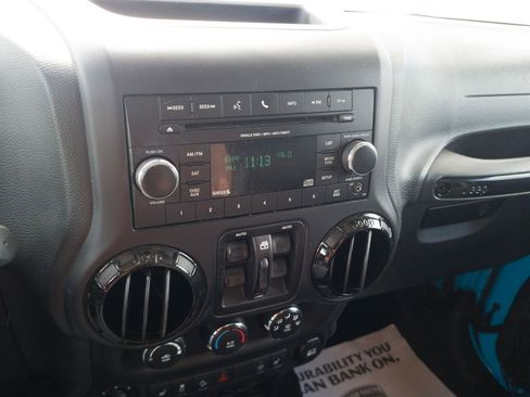 Used 2017 Jeep Wrangler Unlimited Sahara image 21