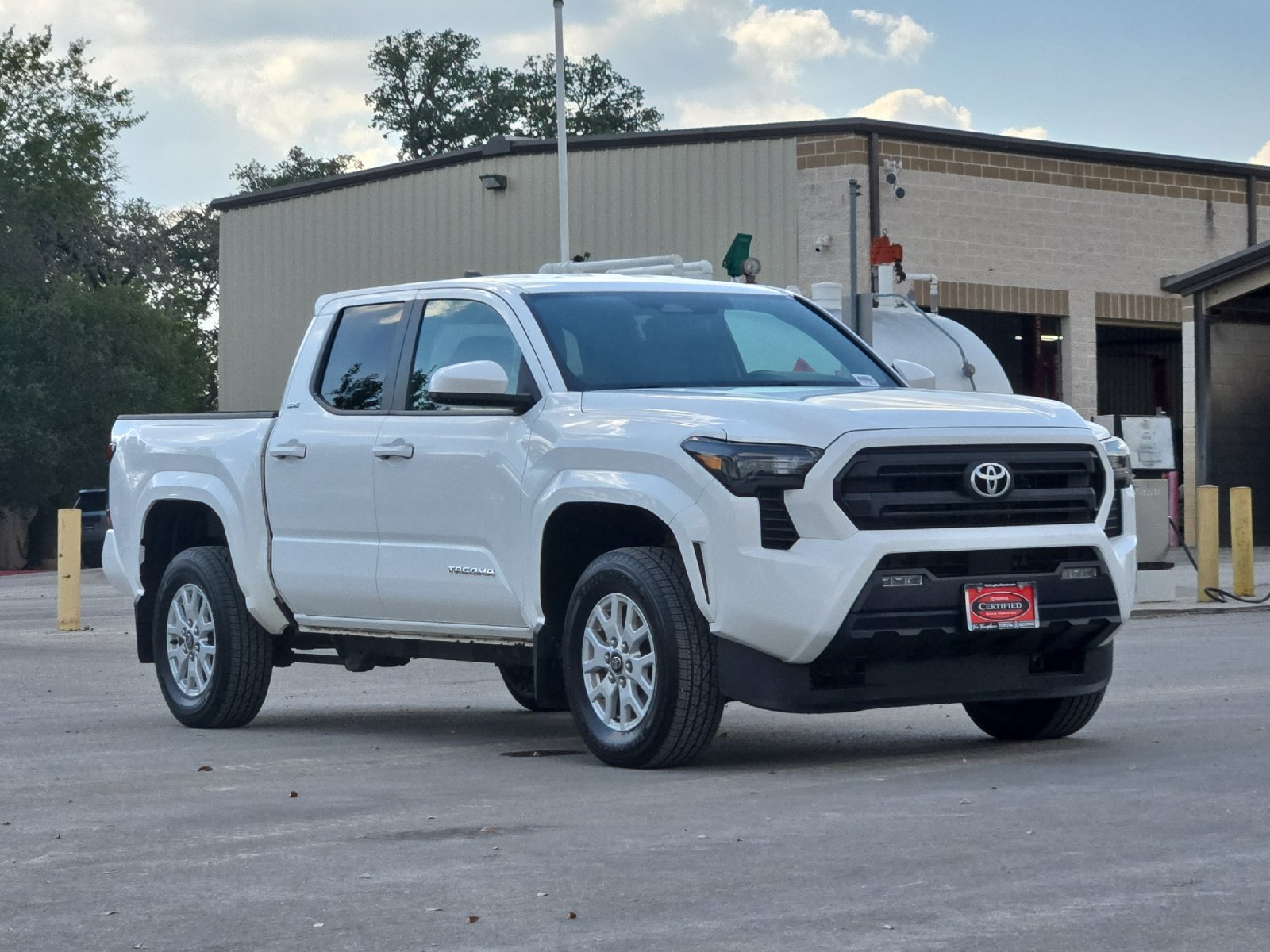 Certified 2025 Toyota Tacoma SR5 AWD/4WD image 7