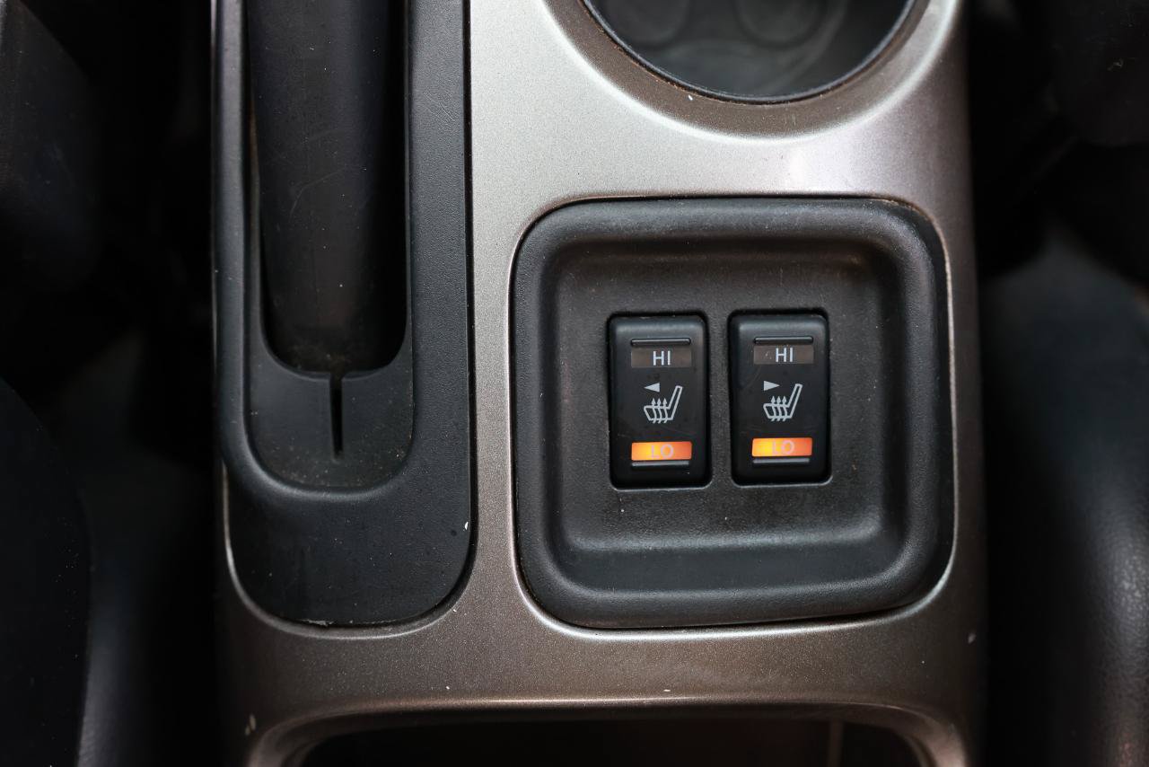 Used 2012 Nissan Juke SL FWD image 39