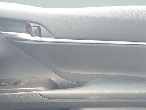 Used 2024 Toyota Camry SE image 21