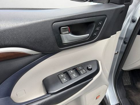 Used 2015 Toyota Highlander Limited AWD/4WD image 15