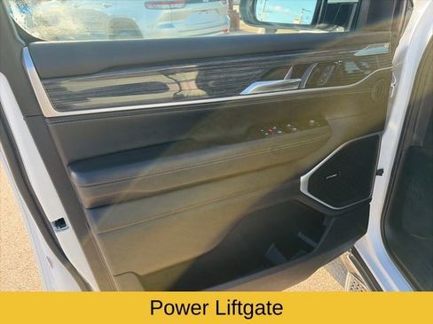 Used 2022 Jeep Wagoneer Series III image 13