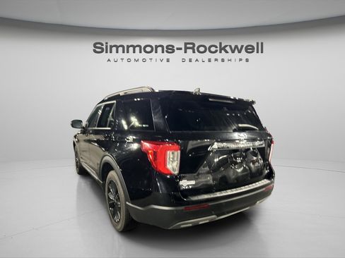 Used 2023 Ford Explorer XLT image 8