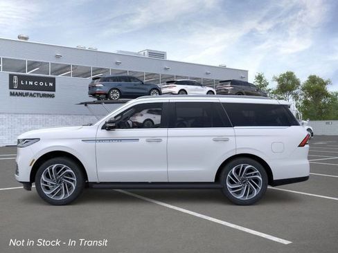 New 2026 Lincoln Navigator Premiere image 3
