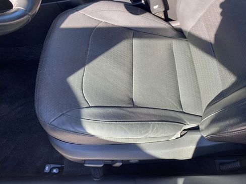 Used 2017 Hyundai Elantra Limited image 11