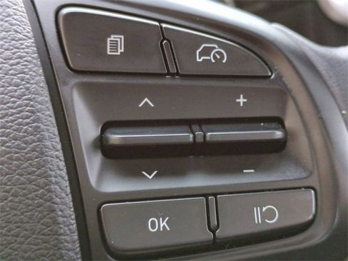 Certified 2024 Hyundai Venue SEL image 30