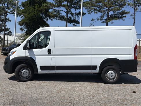 Used 2025 RAM ProMaster 2500 w/ Convenience Group FWD image 17