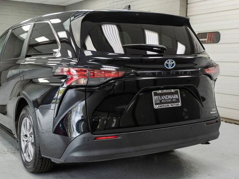 Used 2022 Toyota Sienna XLE image 34