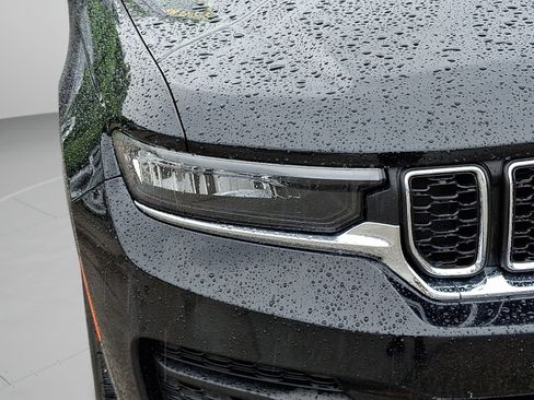 Certified 2023 Jeep Grand Cherokee Laredo AWD/4WD image 25