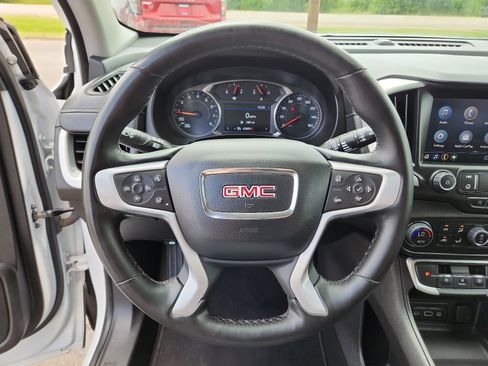 Used 2024 GMC Terrain SLT image 18