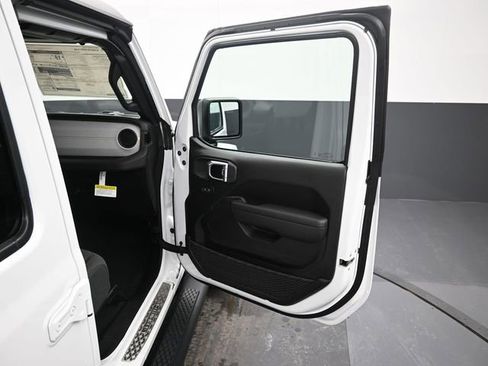 Used 2024 Jeep Gladiator Sport image 18