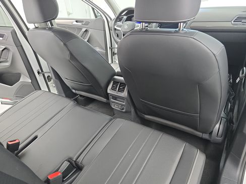 Used 2023 Volkswagen Tiguan SE FWD image 11