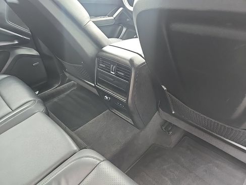 Used 2024 Porsche Cayenne w/ Premium Package AWD/4WD image 86