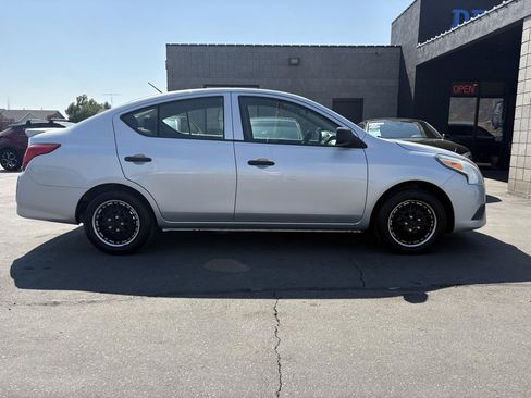 Used 2015 Nissan Versa S Plus FWD image 4