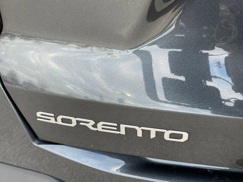 Used 2024 Kia Sorento S image 18