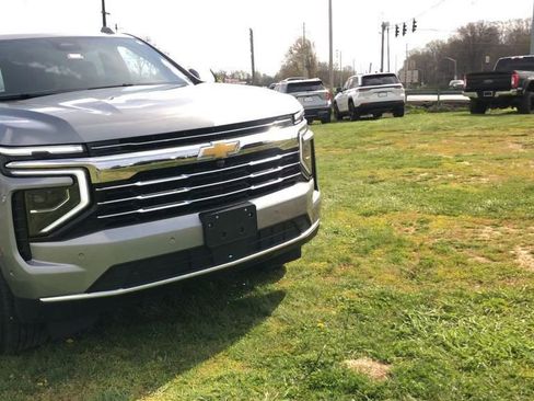 Used 2025 Chevrolet Tahoe LT AWD/4WD image 3